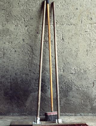 À BRAS LE CORPS
